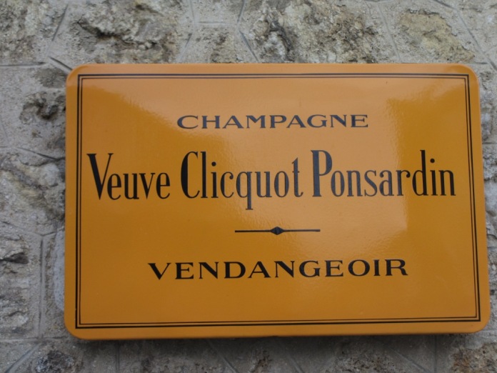 Veuve Clicquot　の看板