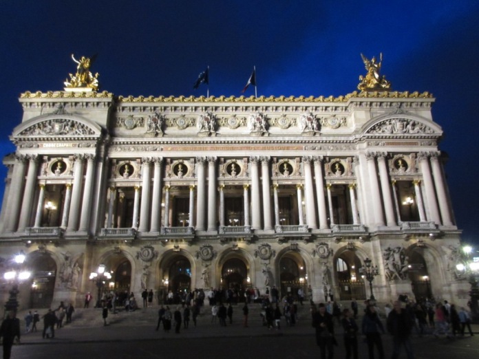 パリのオペラ座 パレ ガルニエ でふけていくロマンティックな夕べ ハネムーンs