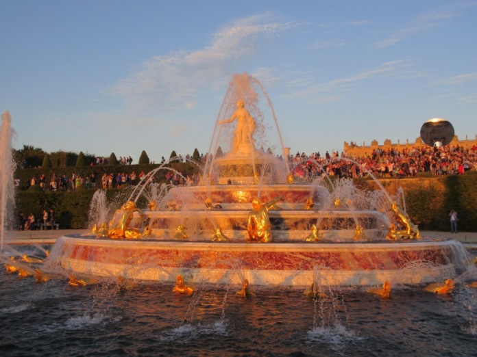 夏季の土曜日限定 ヴェルサイユ宮殿で光と水のスペクタクル イベント ハネムーンs