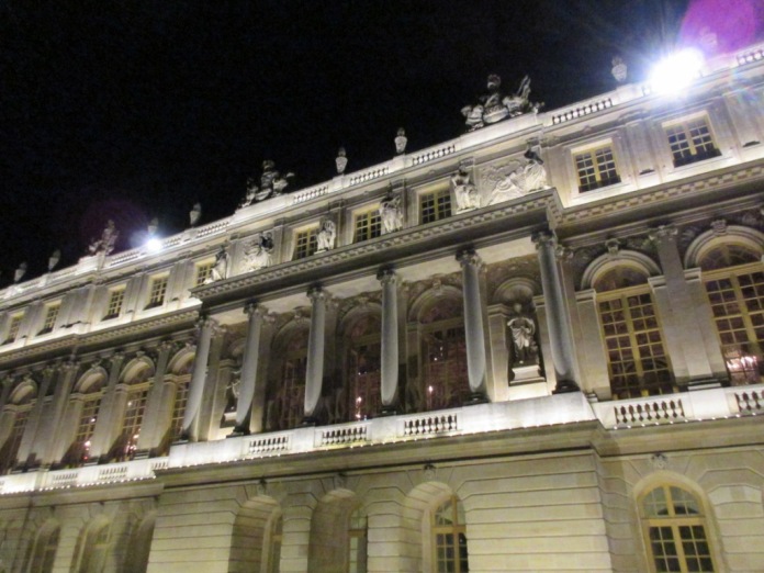 夜のヴェルサイユ宮殿