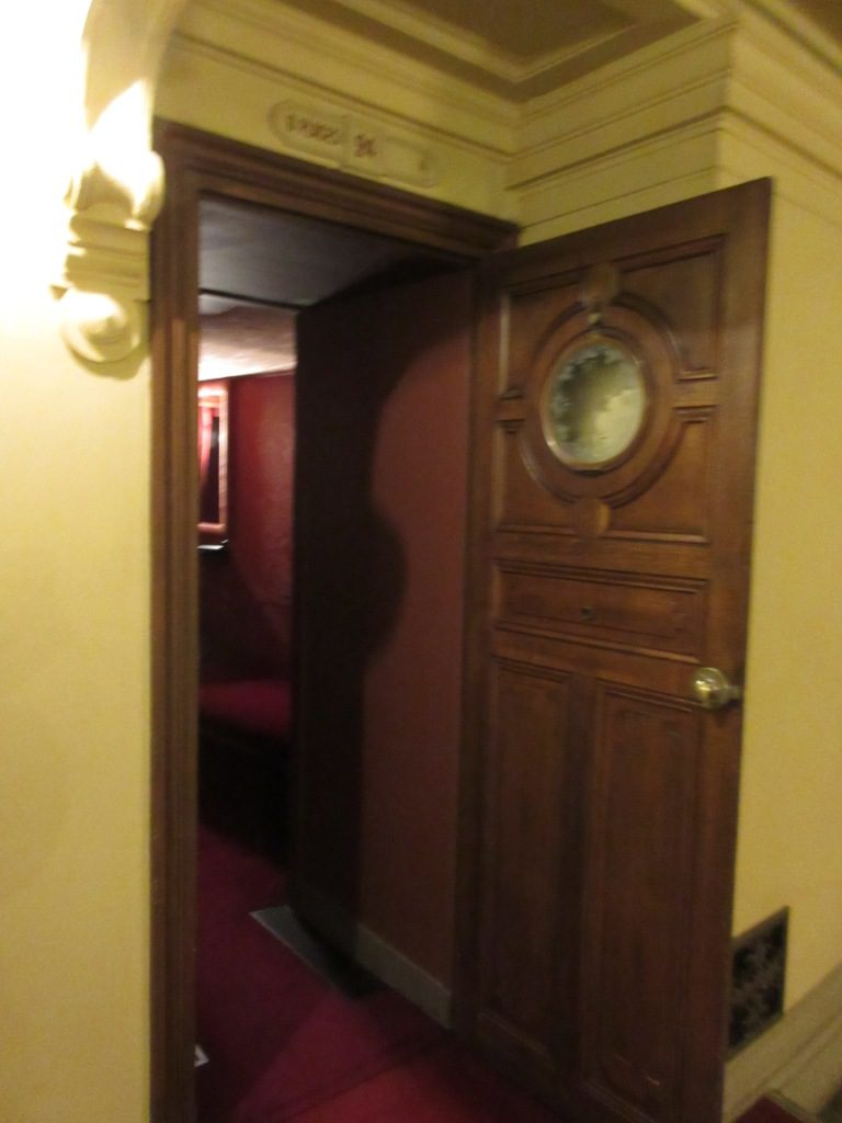 オペラ座バルコニー席への入口