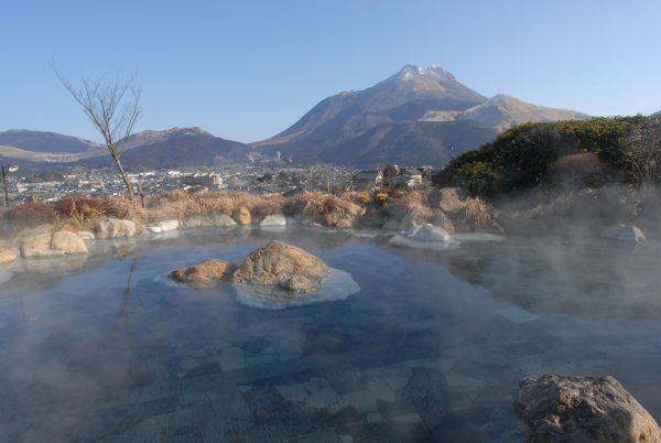 由布院岳を臨む露天風呂で