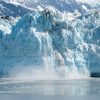 氷河が陥落するダイナミックな景観をみることができます