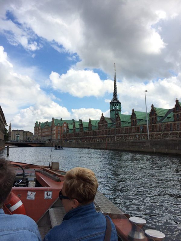 川から眺めるコペンハーゲンのまちなみはとってもかわいい