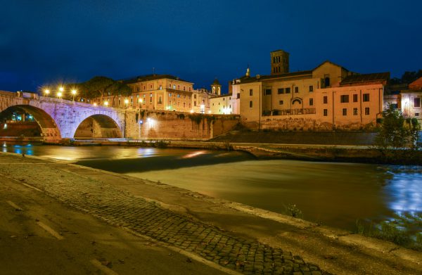 Isola Tiberina　夜