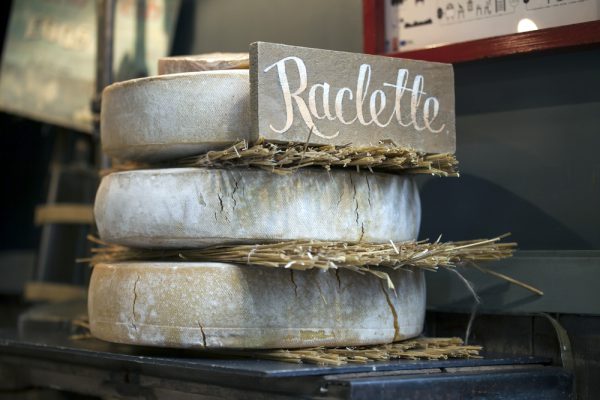 スイスやサヴォア地方の名物、ラクレットチーズ