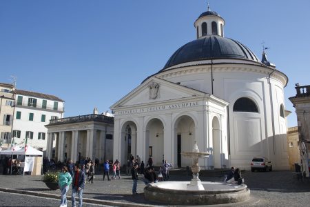 訪れる価値のあるサンタマリア教会