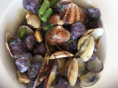 インゲンとアサリの紫芋ニョッキ。
