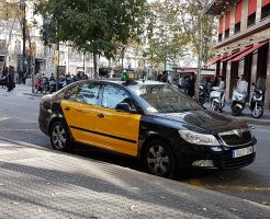 バルセロナのタクシーは車体が黒と黄色