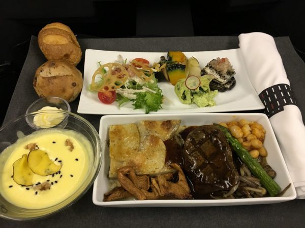 ビジネスの機内食