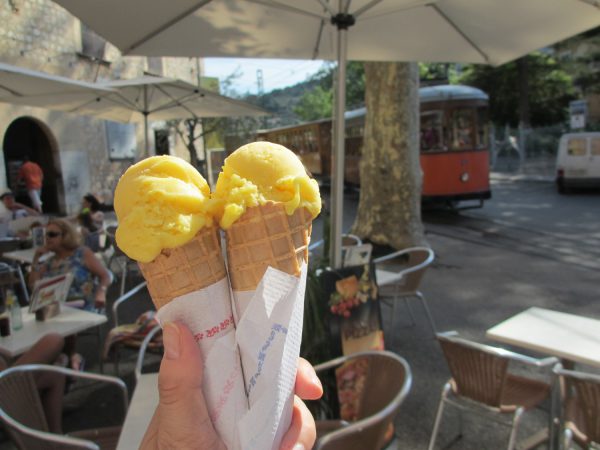 オレンジのアイスクリーム（Helado de Naranja、エラド・デ・ナランハ）