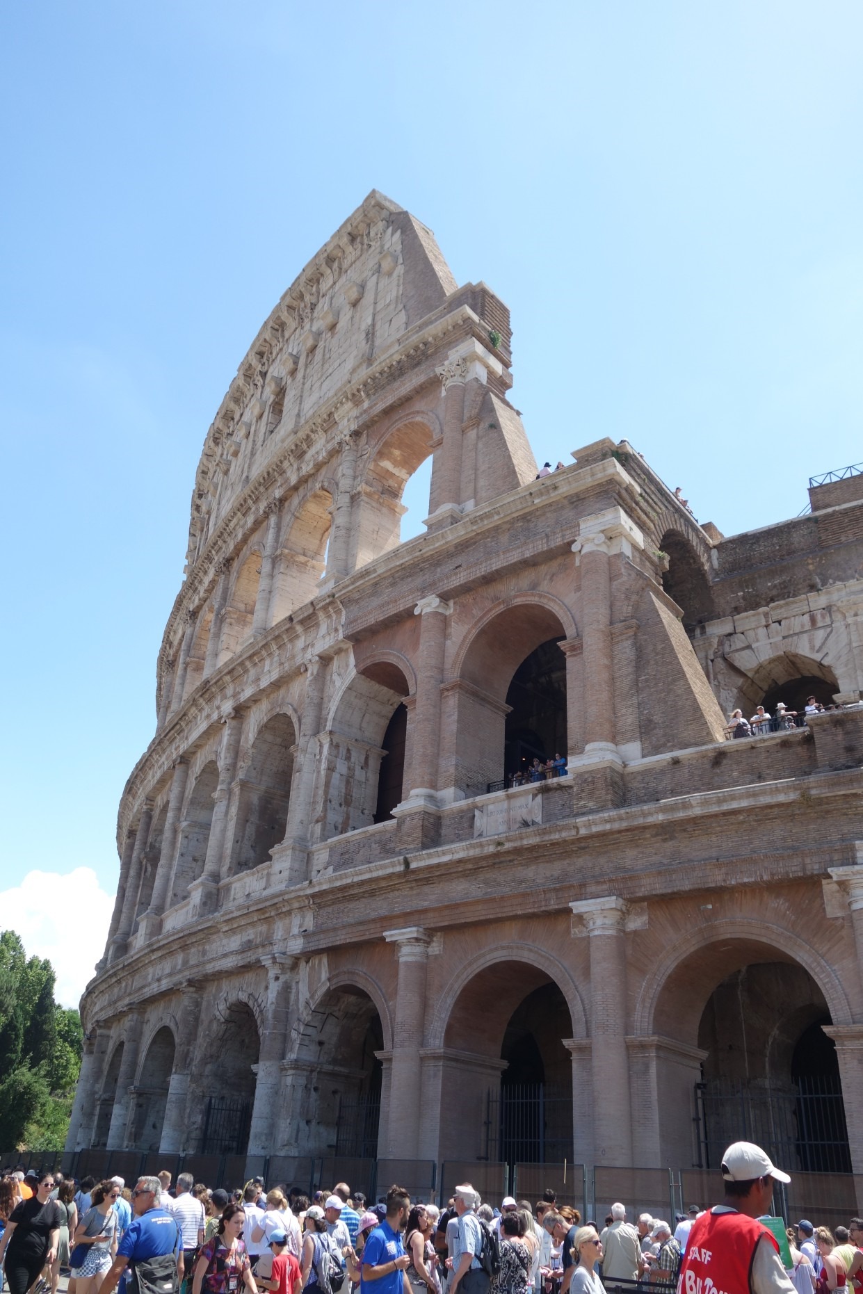 ローマ屈指の人気観光スポット「コロッセオ」