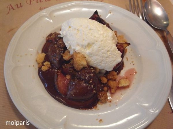 デザートは季節の１皿でチョコレートがけのイチジクの赤ワイン煮（Figues au vin rouge）