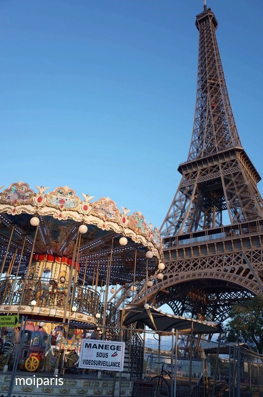 パリのシンボル「エッフェル塔」