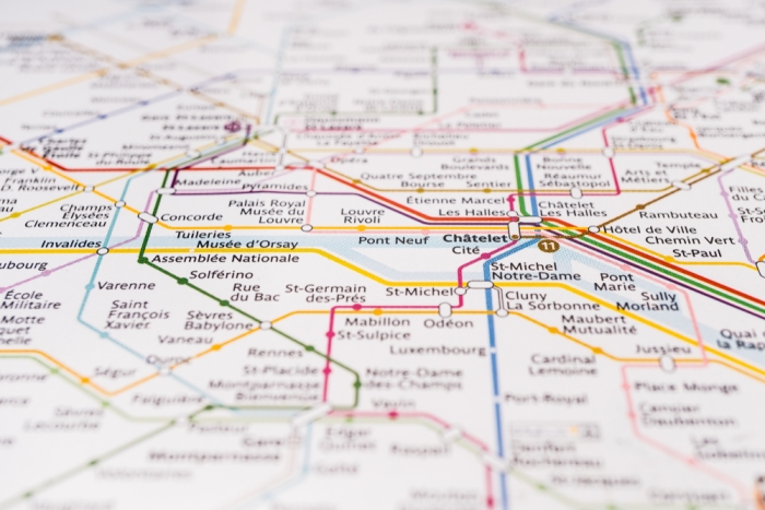 パリを網羅する地下鉄の路線図