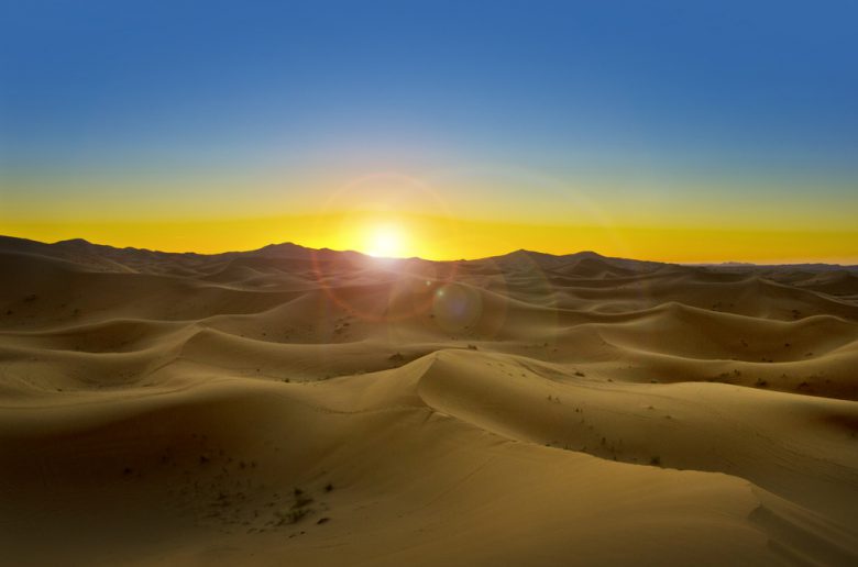 サハラ砂漠の日の出