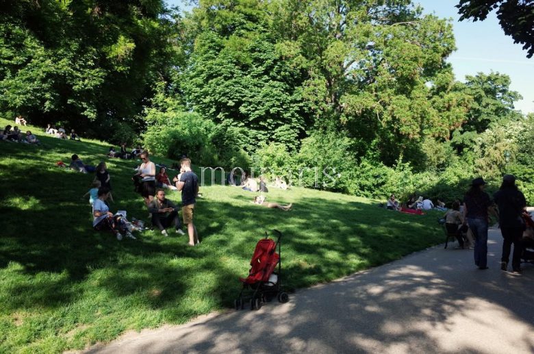 ビュット・ショーモン公園（Parc des　Buttes-Chaumont）