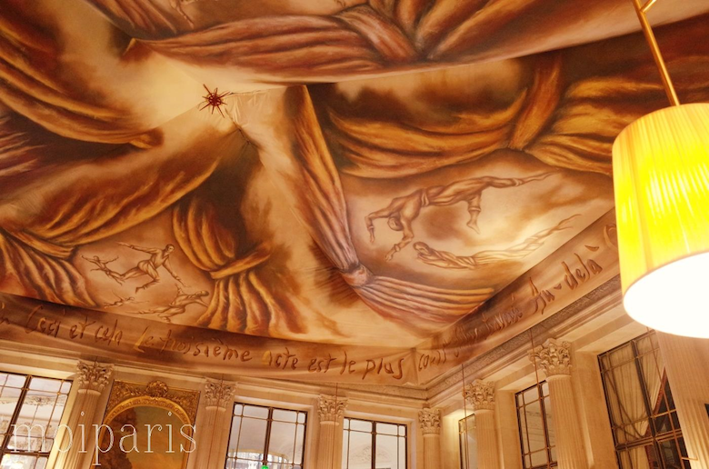 天井の巨大な絵画