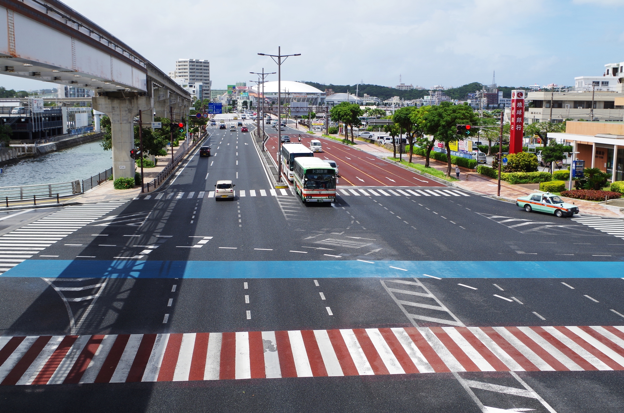 沖縄、公共交通機関、バス、道路状況