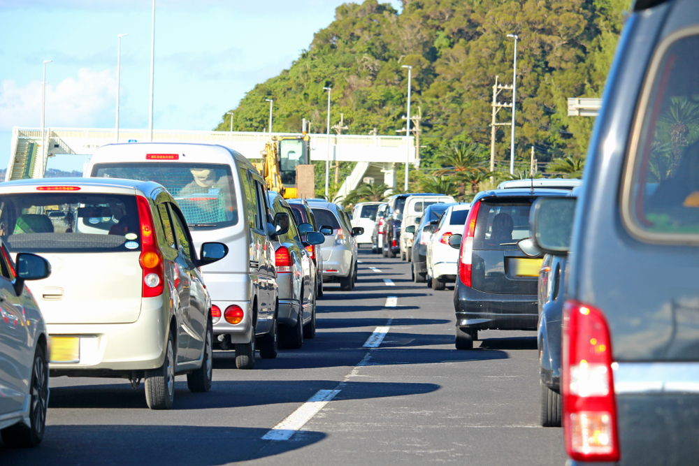 沖縄、車社会、車、渋滞