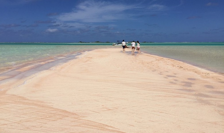 ランギロア島のピンクサンドビーチ