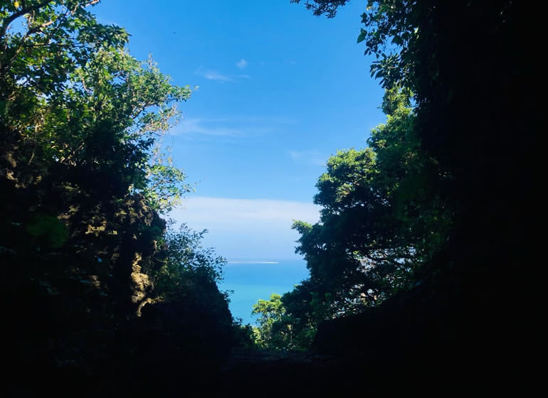 久高島を望む