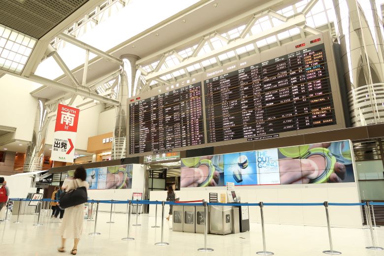 成田空港出発ロビー