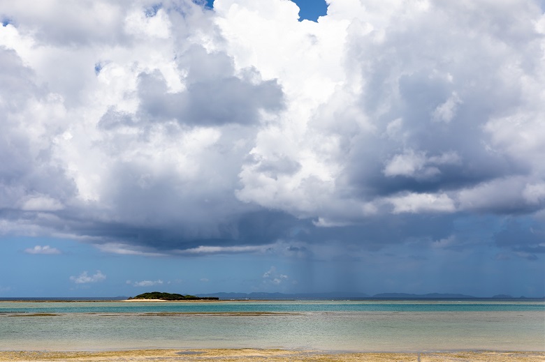 沖縄本島の雨雲