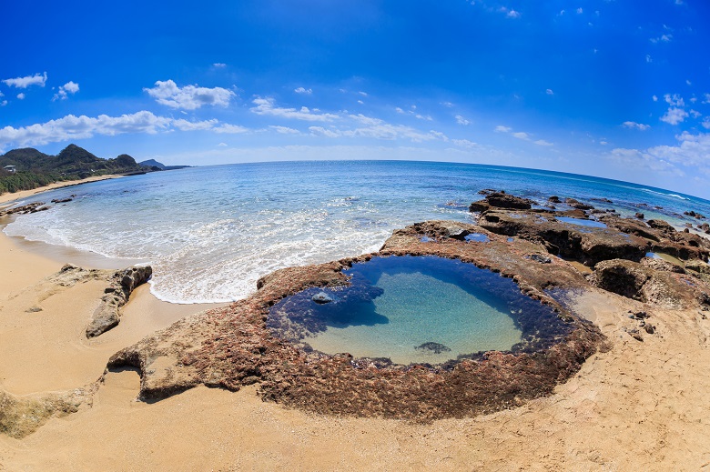 奄美大島の北部・赤尾木地区にあるハートロック