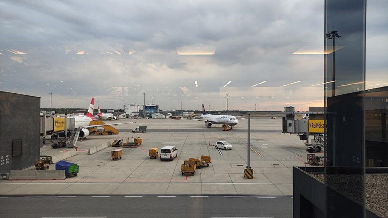 ウィーン国際空港：搭乗ゲートから見えた風景