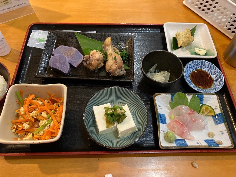 ペンション最南端の夕食はこんな感じ