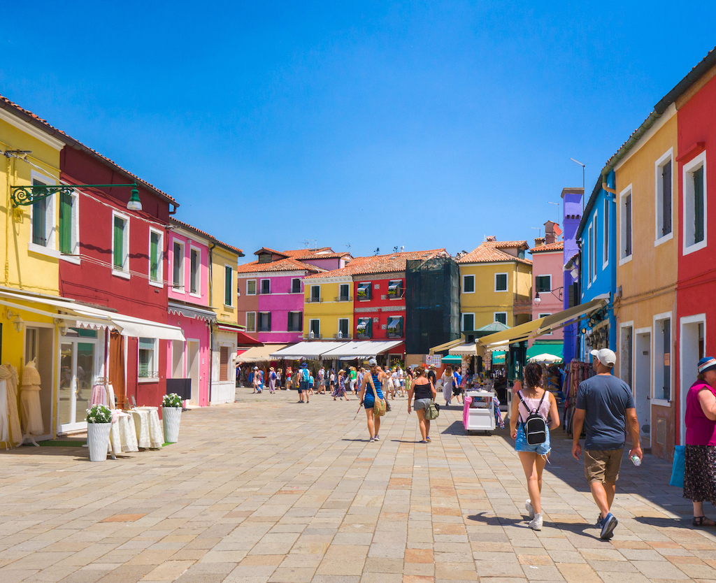ブラーノ島のカラフルな町並み